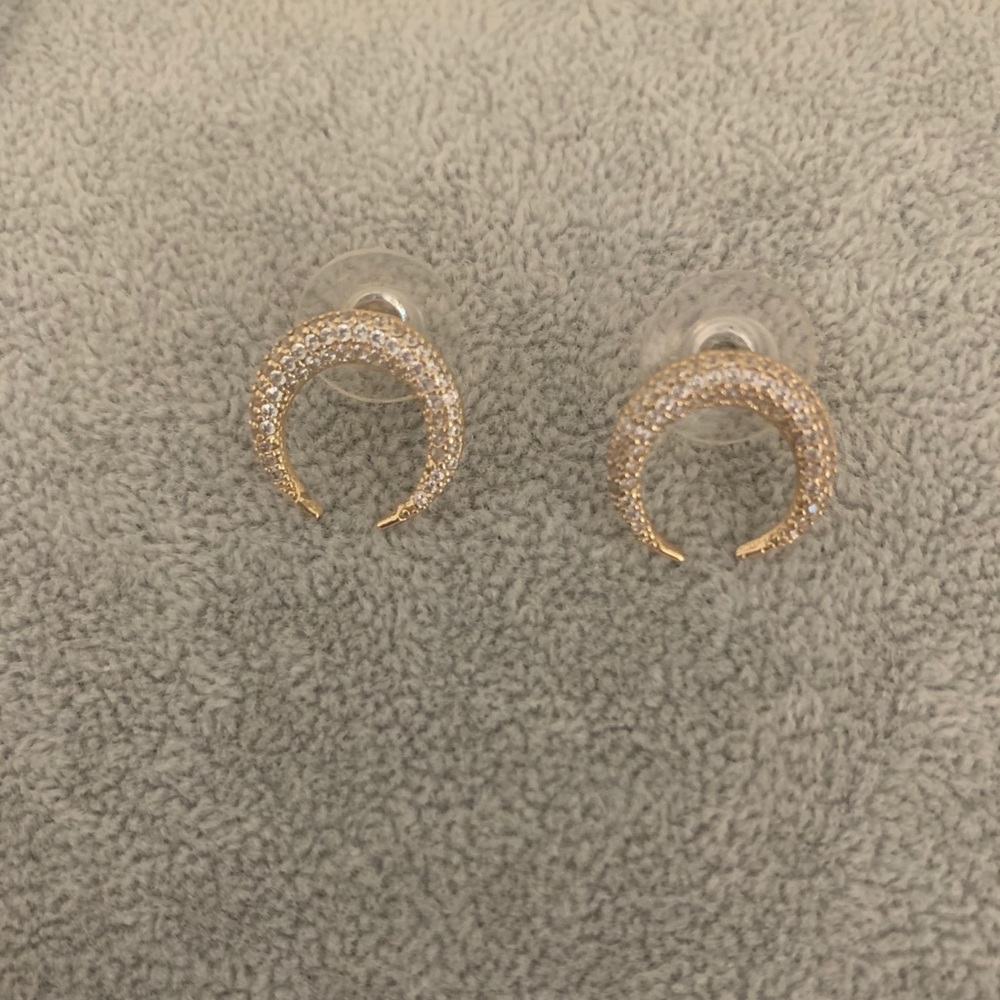 Gold earrings